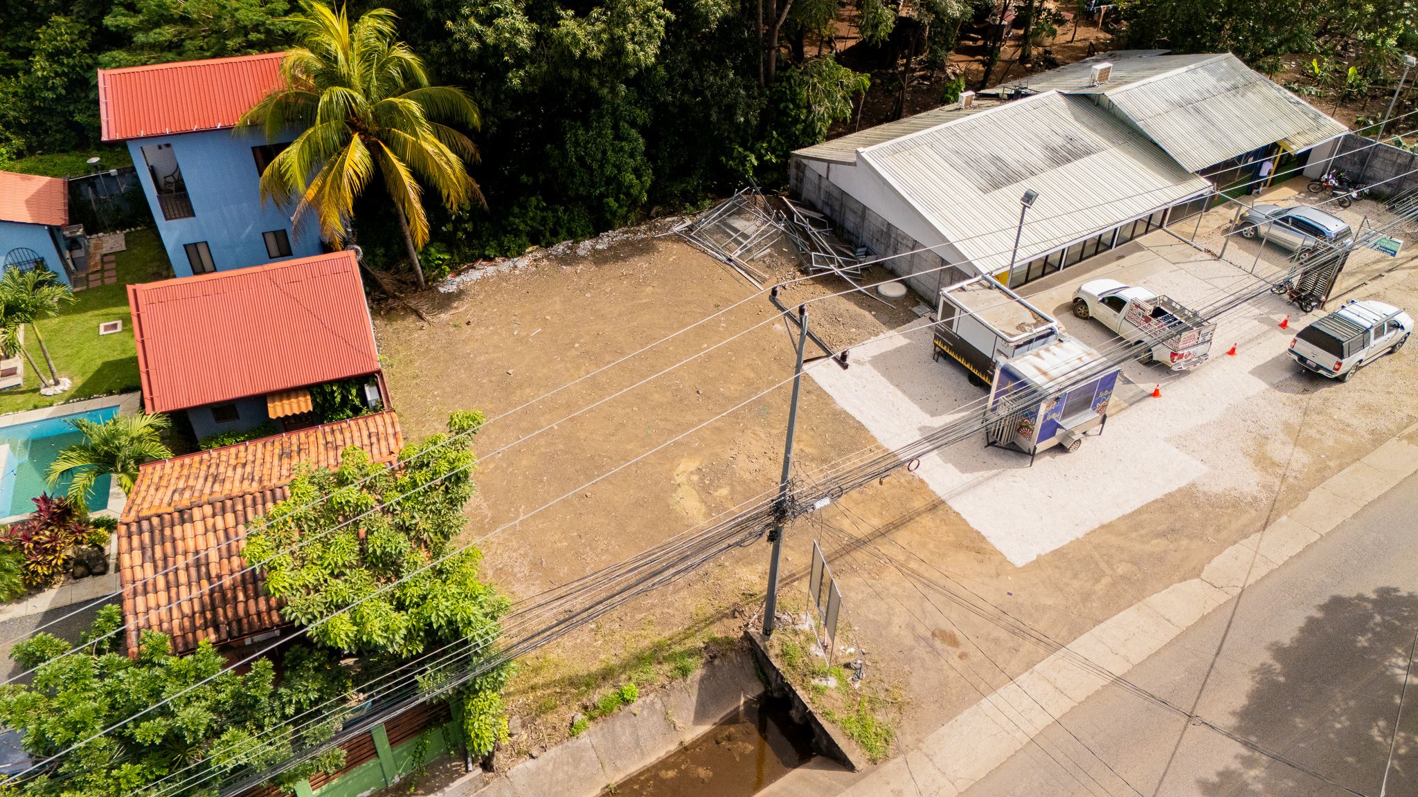 commercial lot facing public street